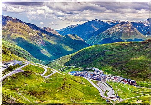 PAso de la Casa, one of the places to see in Andorra