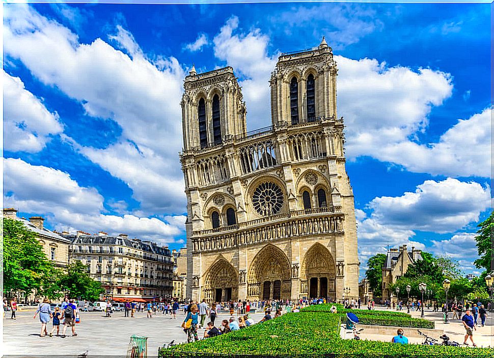 Notre Dame Cathedral, stop when visiting Paris for the first time