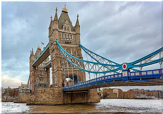 Curiosities of the London Tower Bridge, view of the bridge