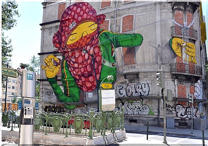 Grafitti in Lisbon, a city to visit before 30