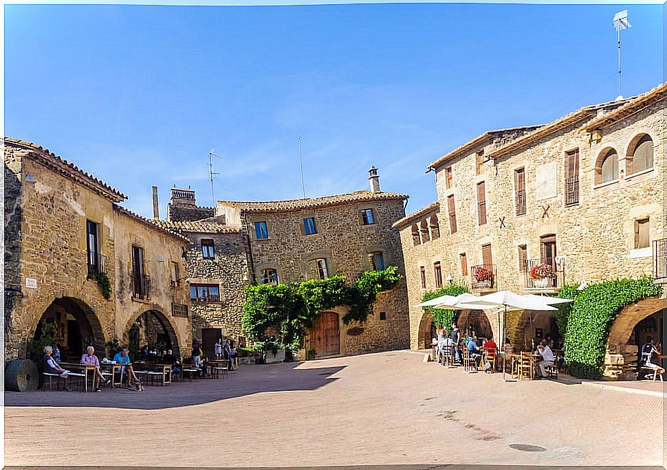 A walk through Monells, a medieval town on the Costa Brava