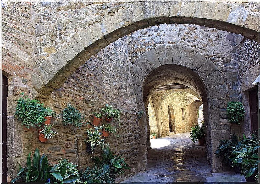 Arcos de Monells street