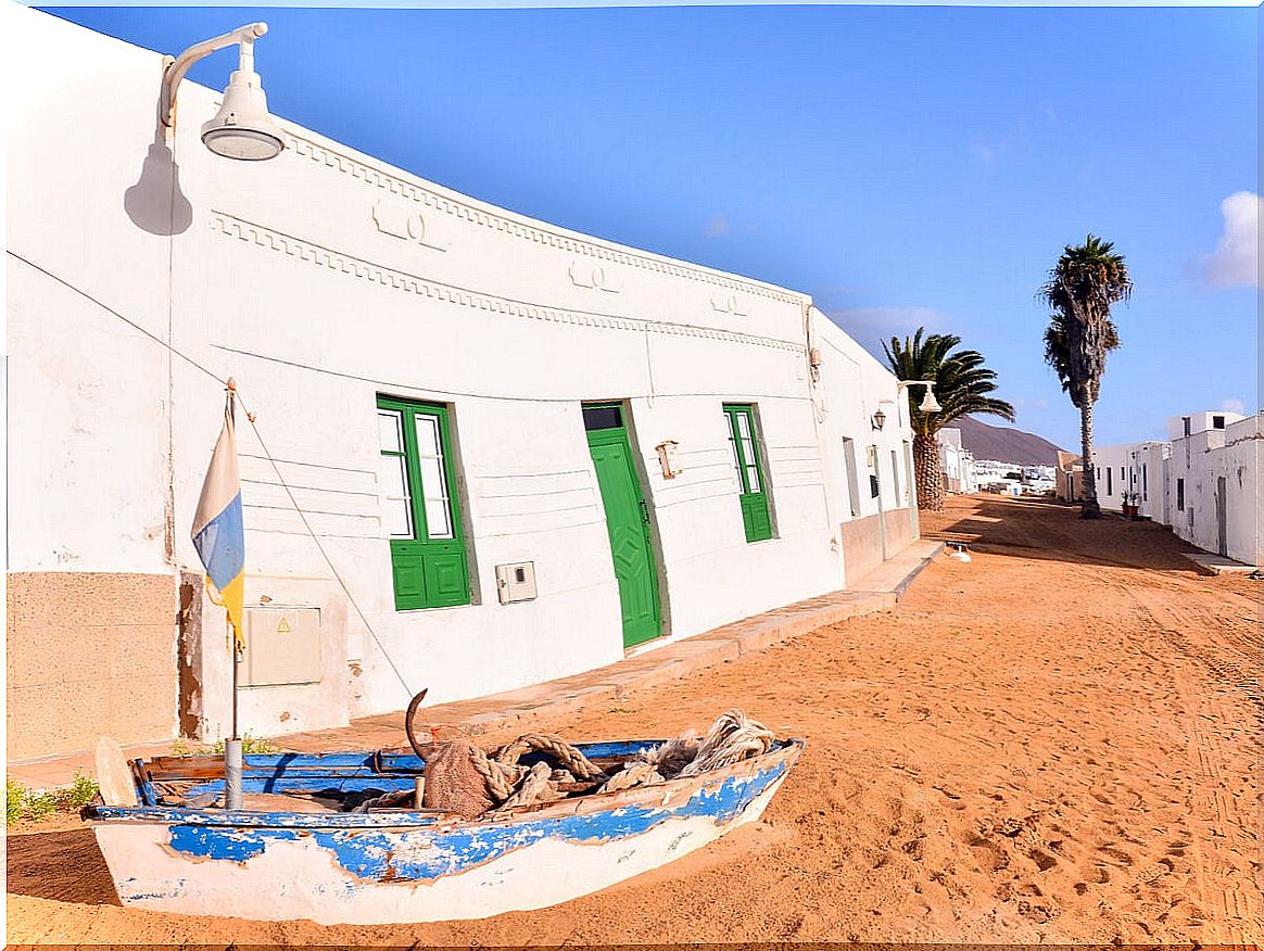 Caleta Famara is still distinguished by its sandy streets.