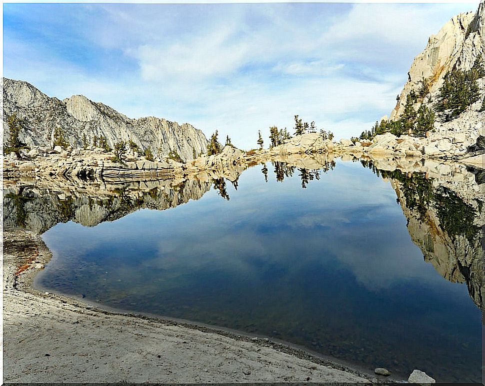 Lone Pine Lake in California, a good place to cool off