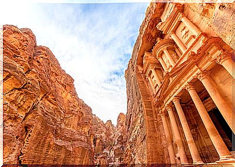 Visit Petra, view of the Treasury