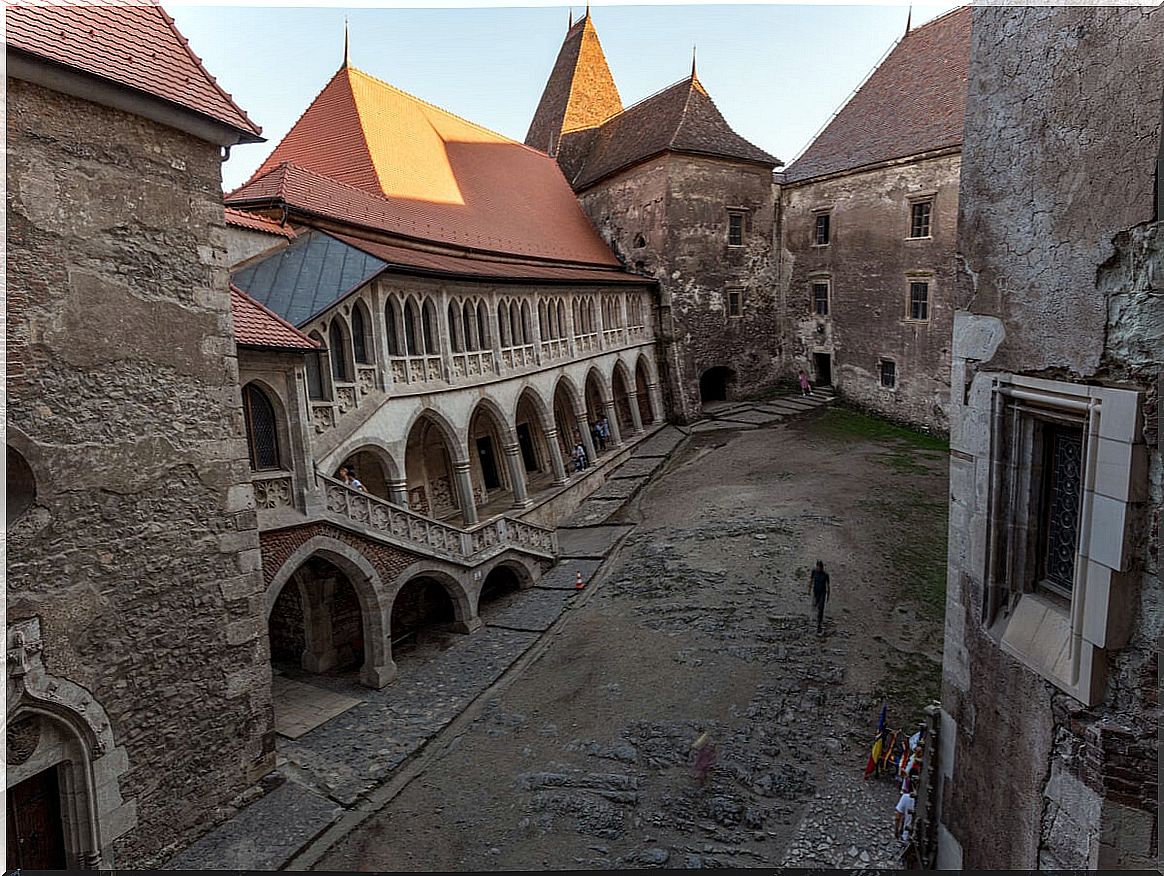 The inner courtyard is one of the outstanding areas of the Corvino Castle.