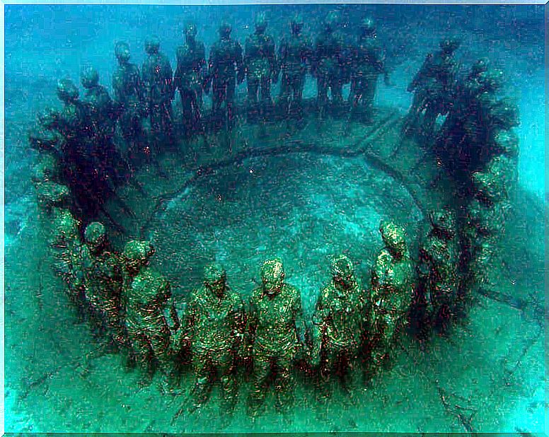 Discover the underwater sculpture park of Molinere