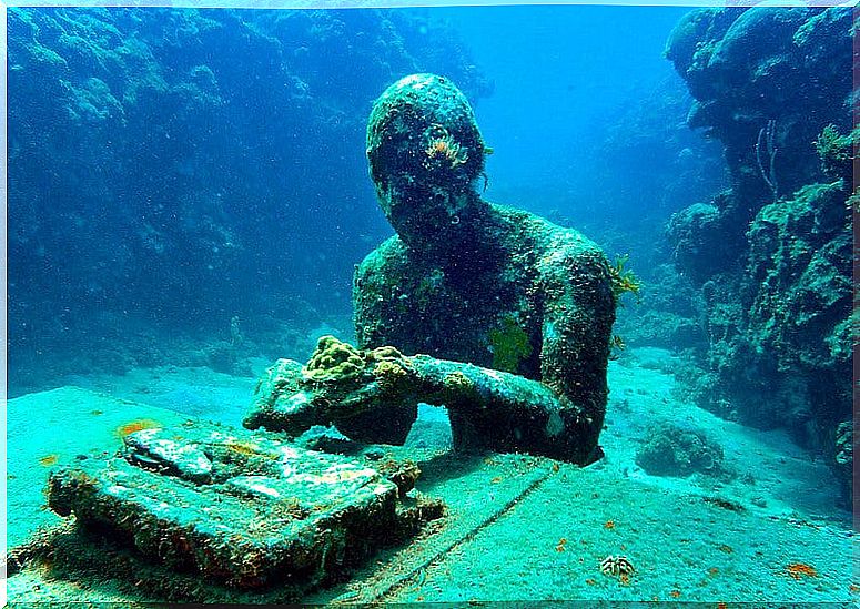 Sculpture in the underwater sculpture park of Molinere