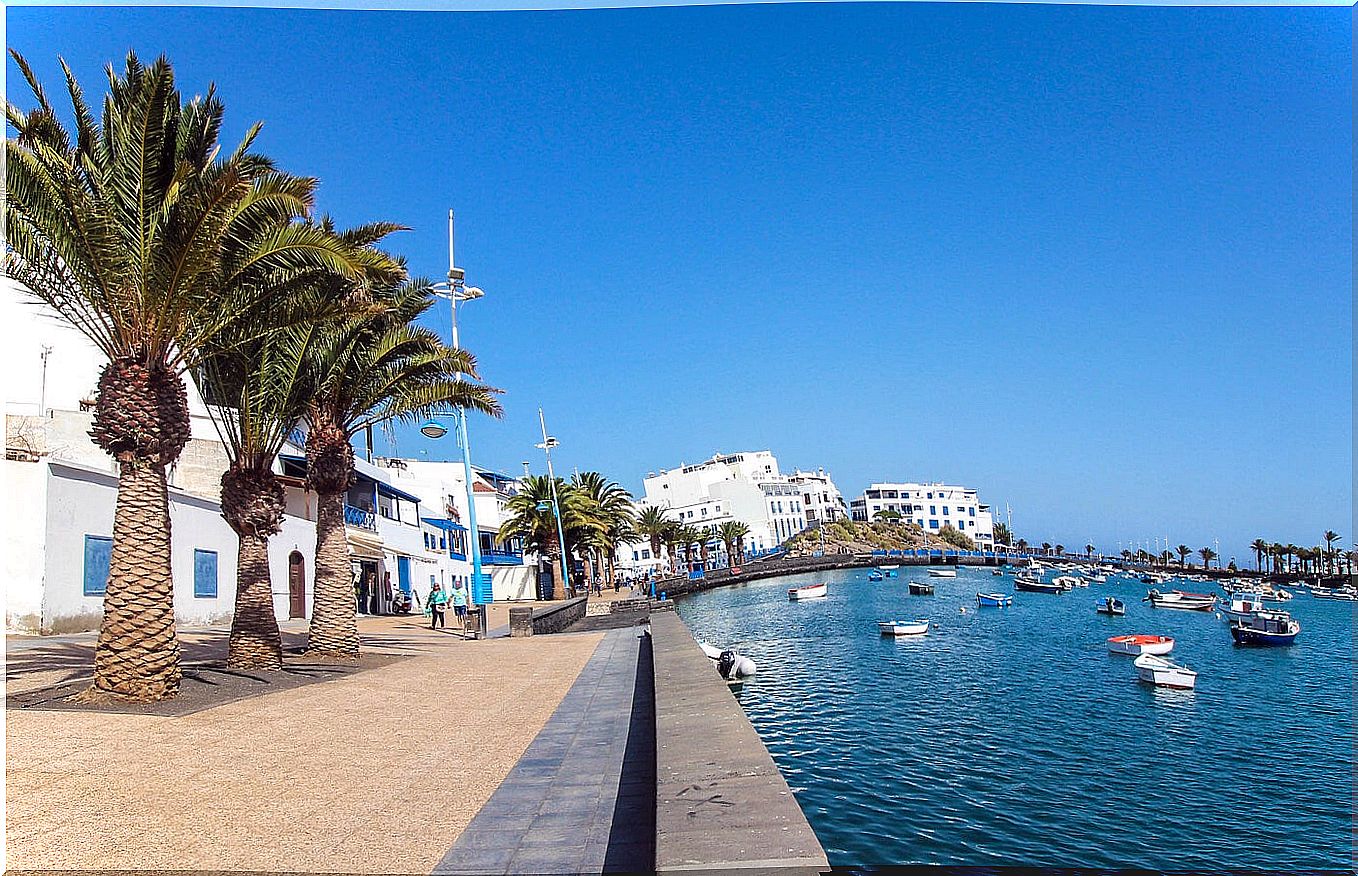 El Charco de San Ginés is located in one of the most important points of the city of Arrecife.