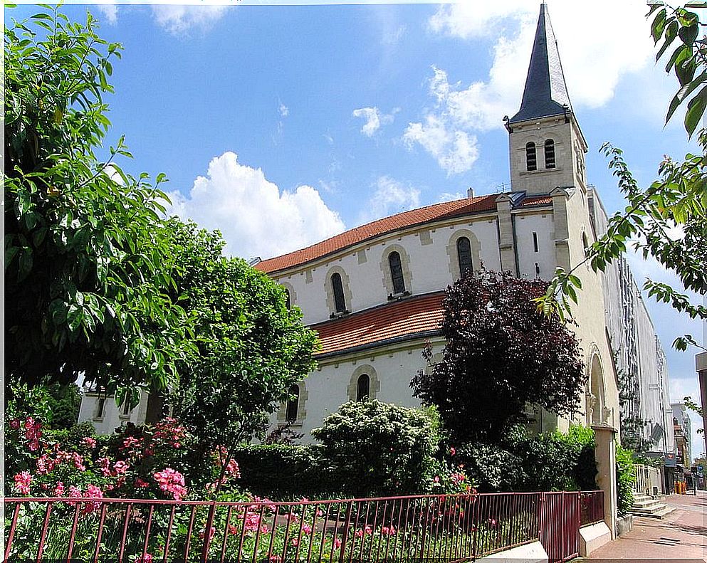 Church of San Carlos Borromeo in Joinville-le-Pont