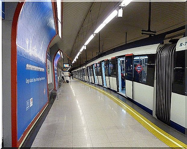 Madrid Metro platform