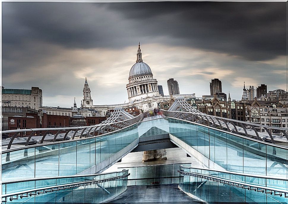 London Millennium Bridge