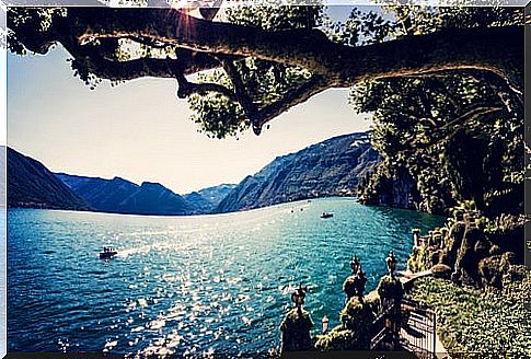 Lago di Como: a beautiful postcard in northern Italy