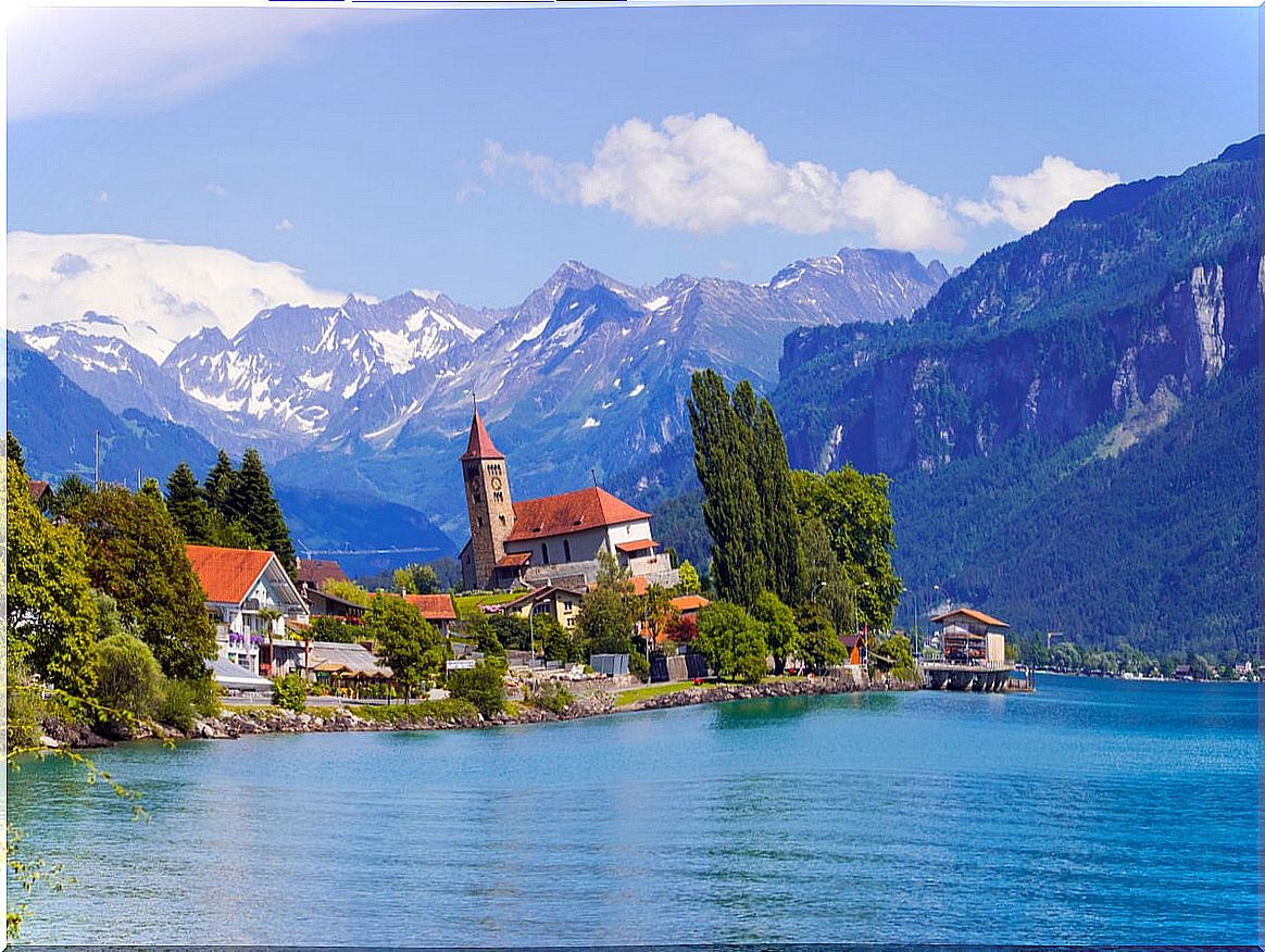 Lake Brienz and its magnificent alpine scenery