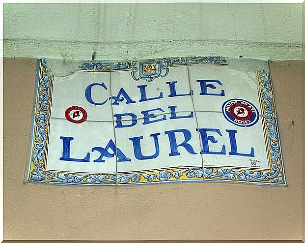 Laurel Street Sign