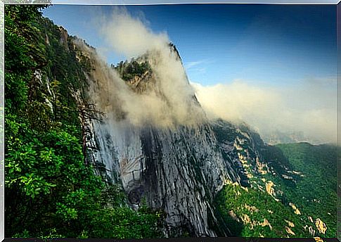 Get to know the impressive Mount Hua in China