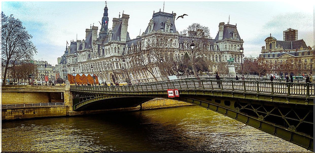 Paris on little money, view of the river Seine