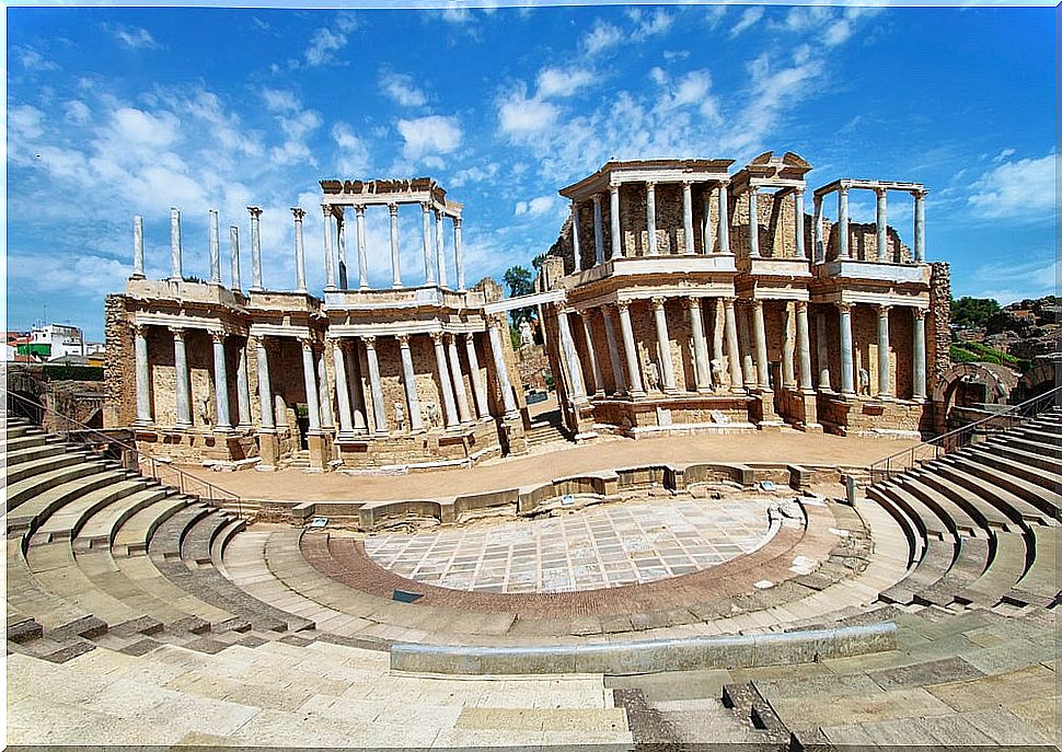 Some curiosities of the Roman theater of Mérida