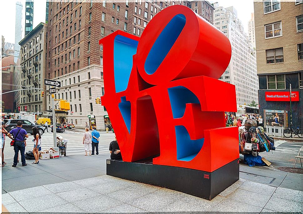 Love sculpture in New York, one of the places to take incredible photos