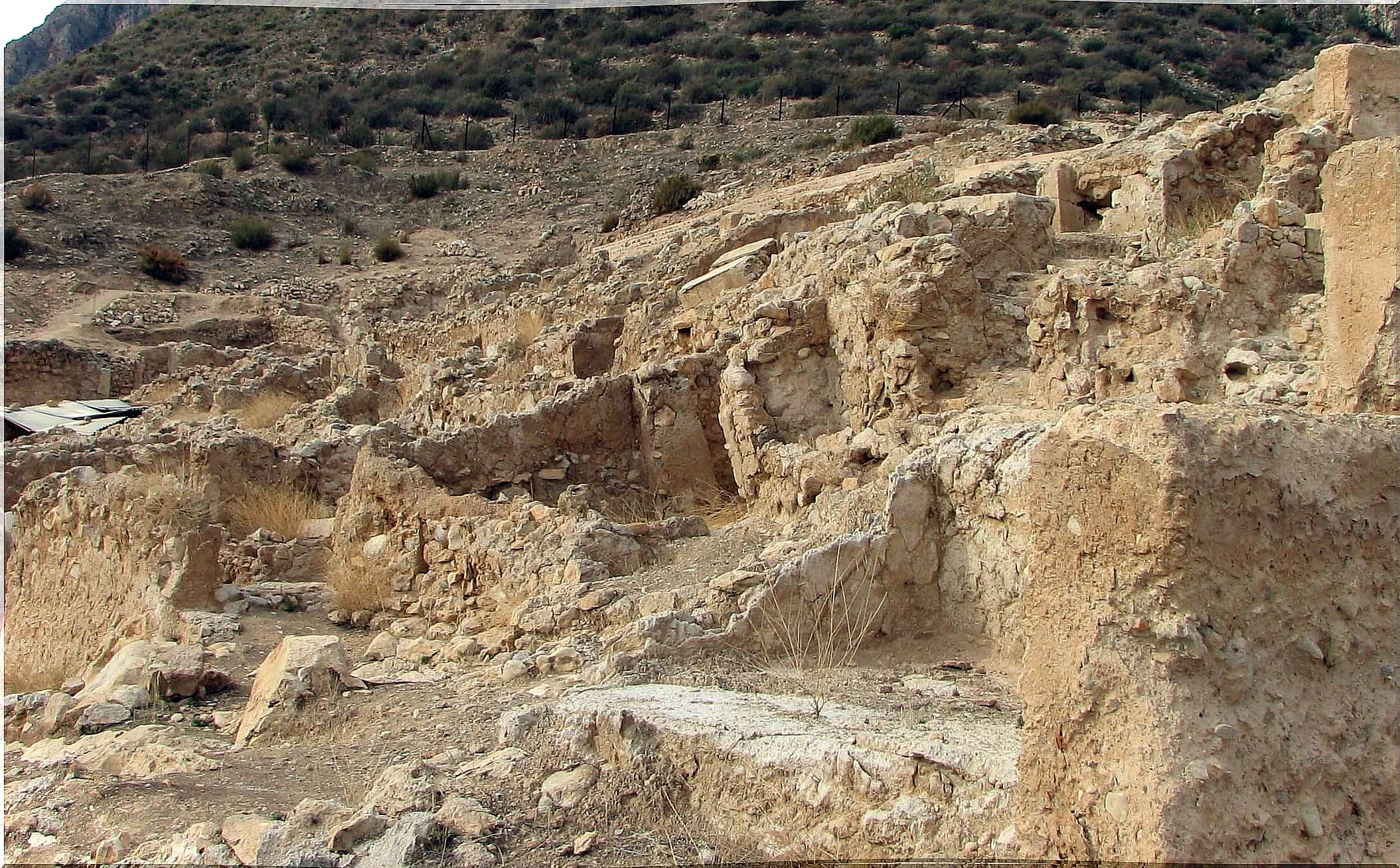 Approach to the archaeological site of Medina Siyasa.