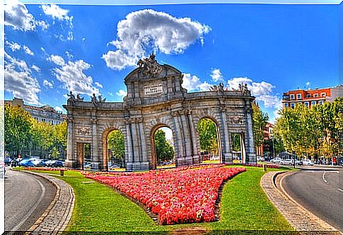 Puerta de Alcalá at the beginning of Calle Serrano