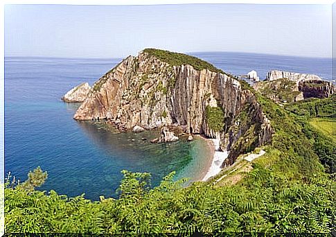 The beach of Silencio in Asturias, a magical corner