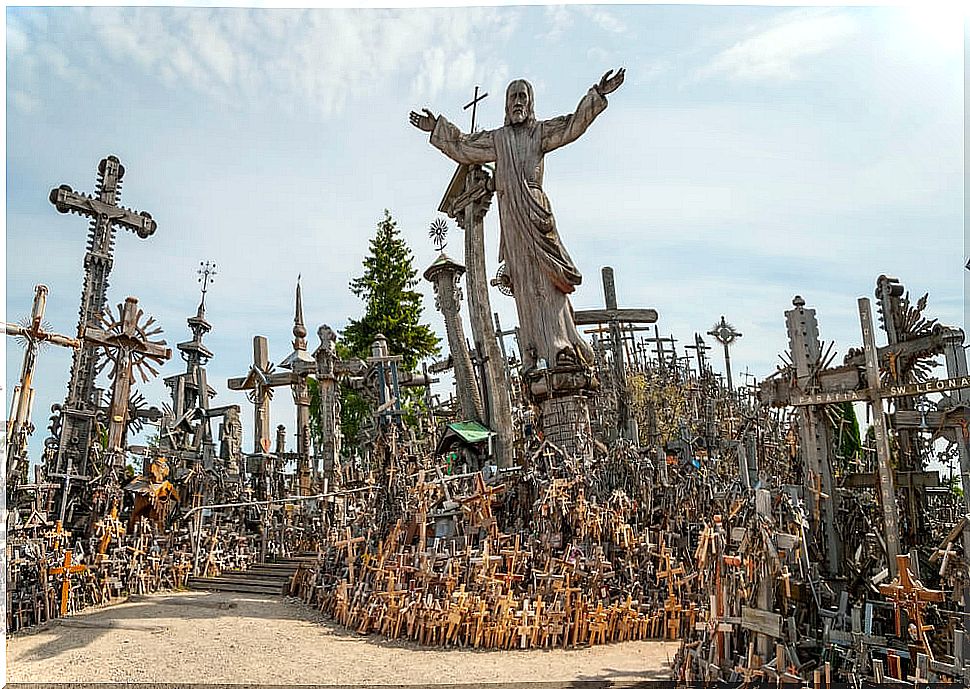 Christ at the entrance of the enclosure