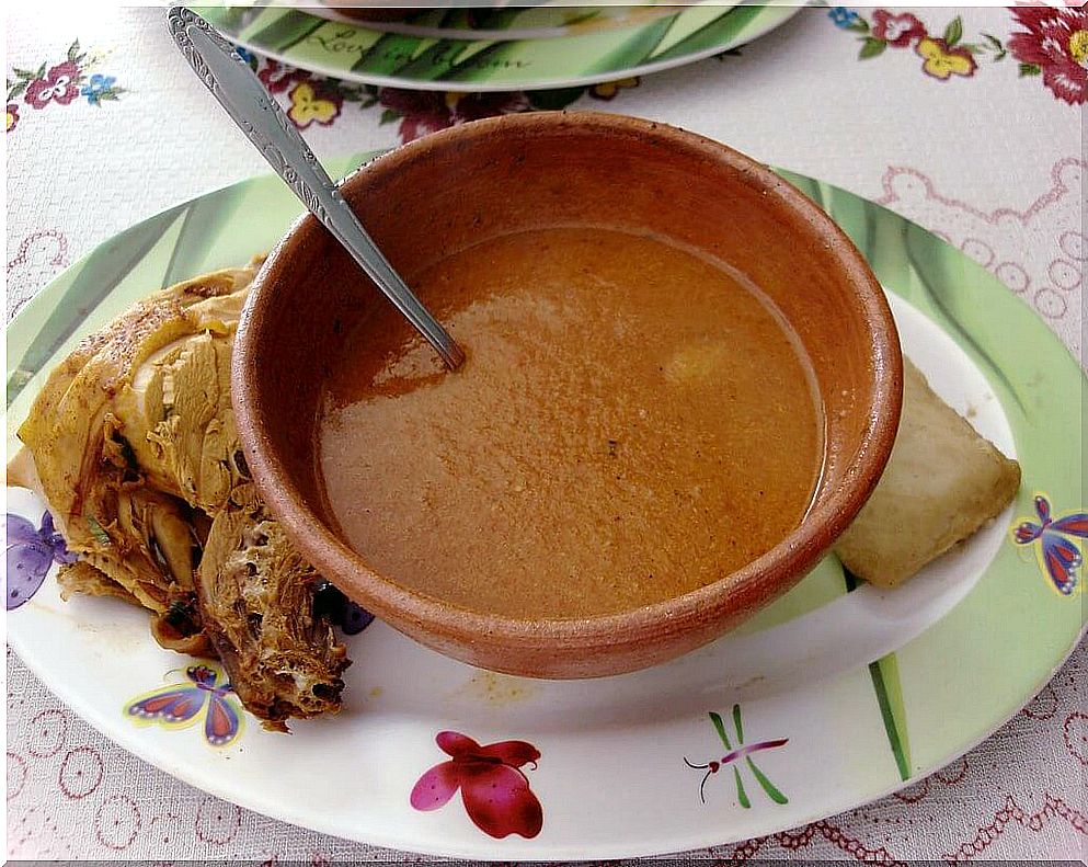 Plate of kak ik, typical of the gastronomy of Guatemala