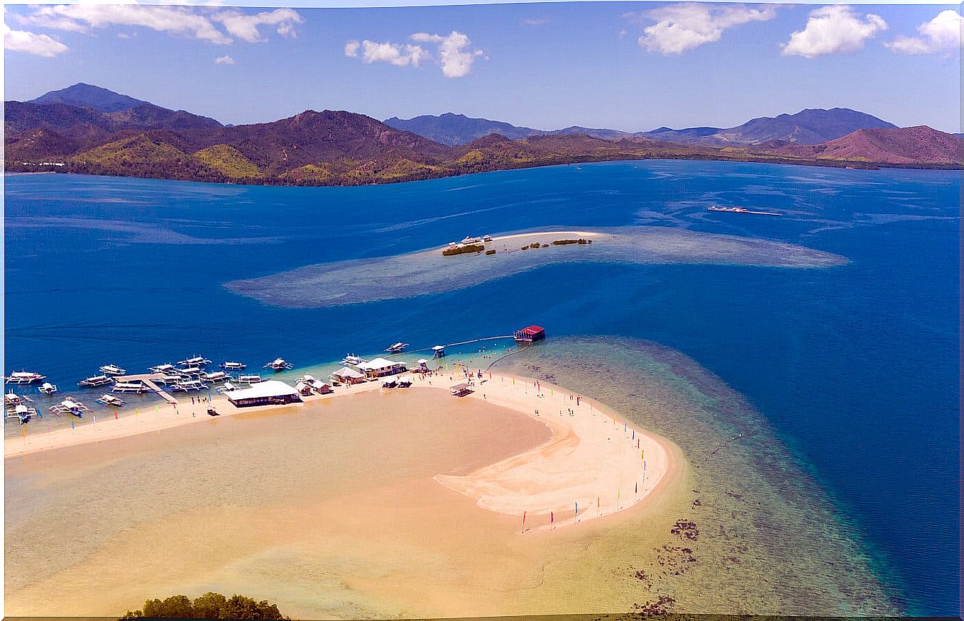 Turquoise water beach on the island Palawan.