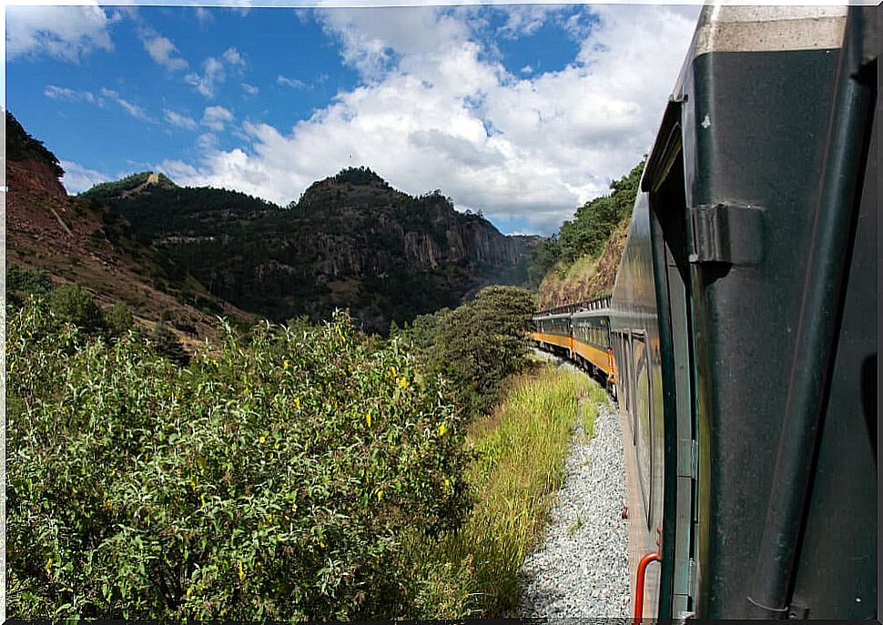 The path through the Barranca El Cobre is done almost entirely by train.