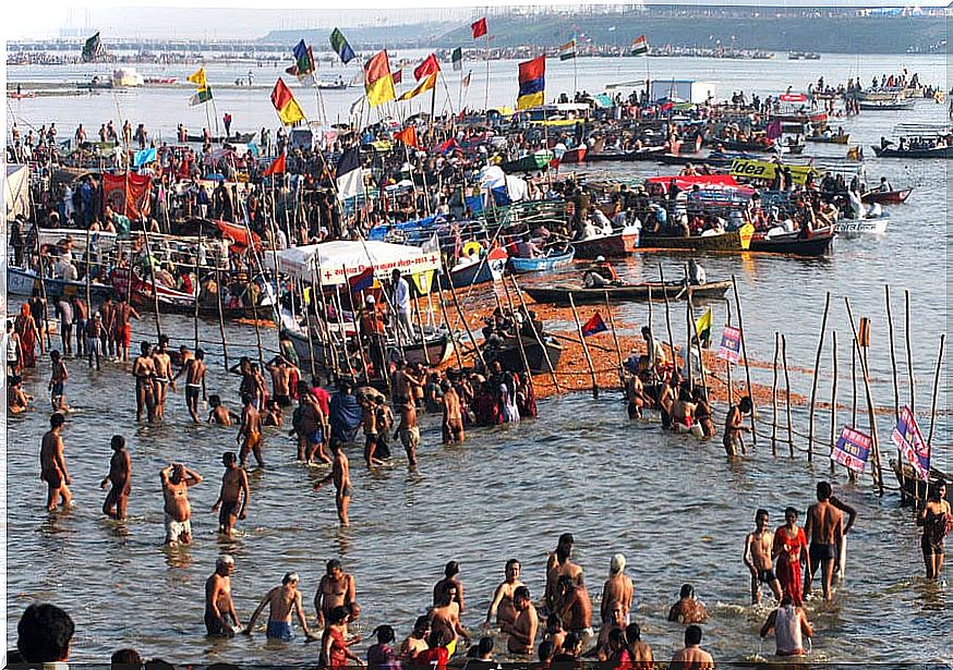 Pilgrims of the Maha Kumbh Mela bathing