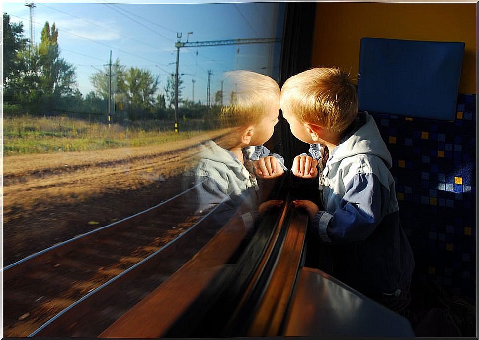 Games to entertain children during a trip