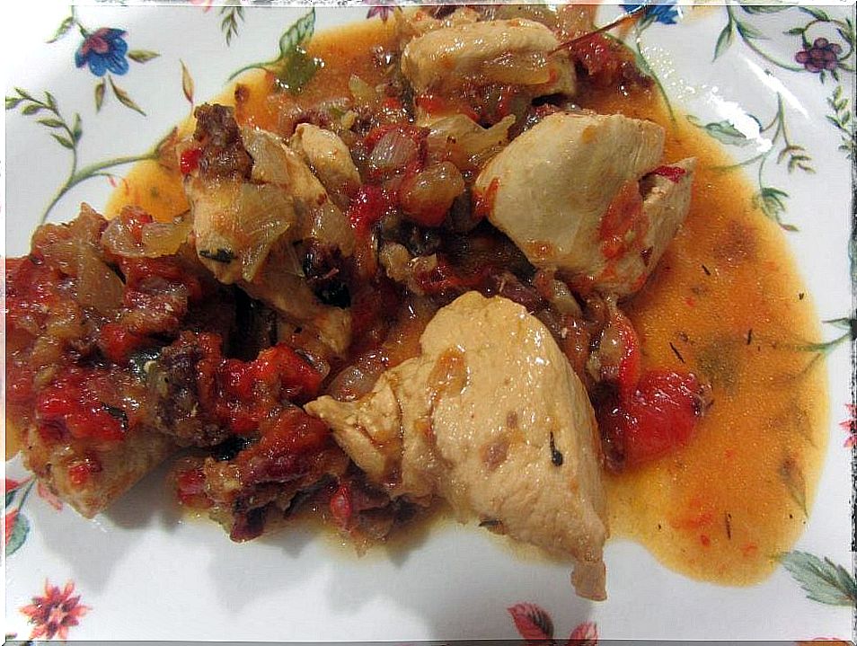 Chicken with chilindrón, one of the typical dishes of Zaragoza