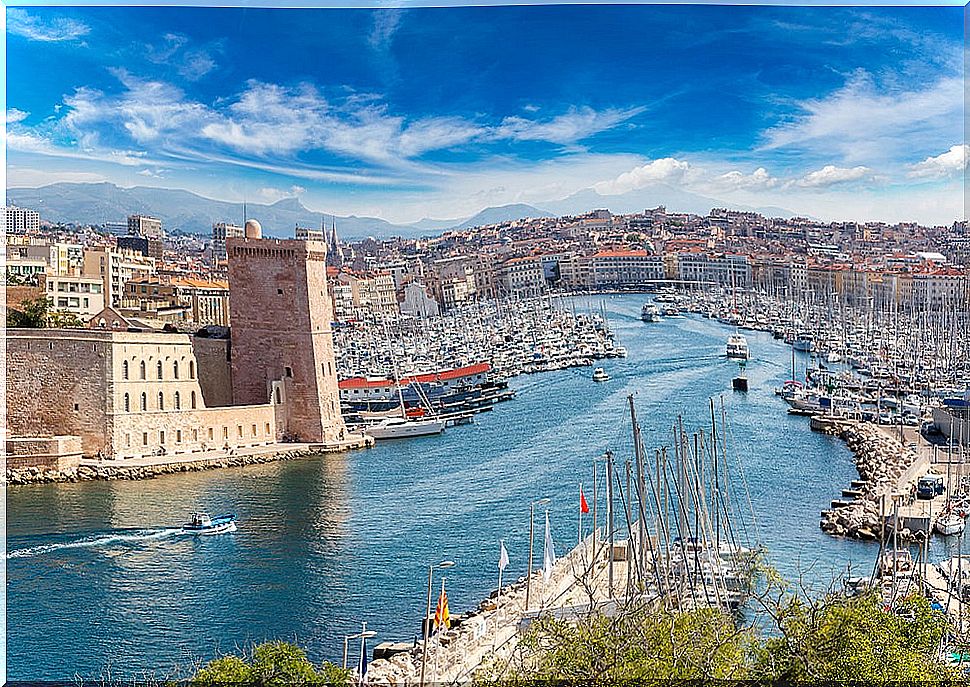 We invite you to an unforgettable tour of Marseille