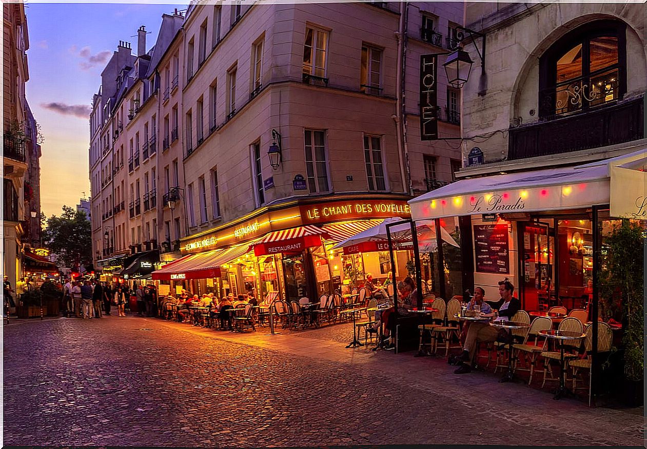 What to do in Paris at night?