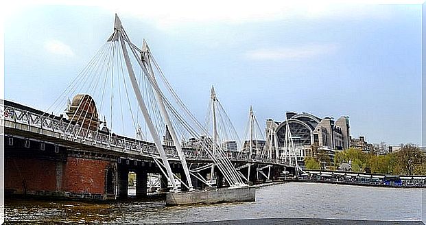 Hungerford Bridge in London