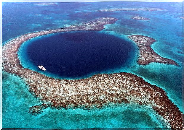 Great Blue Hole in Belize