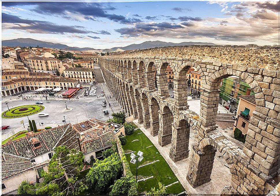 Where to eat near the aqueduct of Segovia